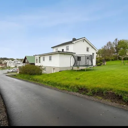 Kb - Sentrum Leknes Villaer *